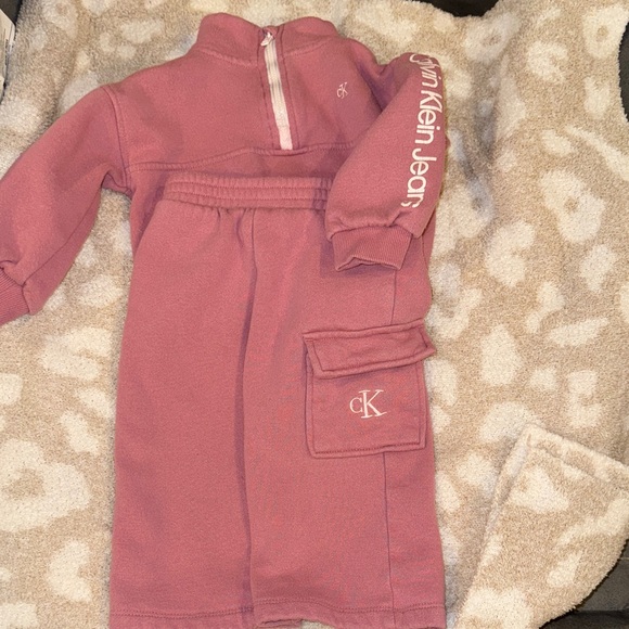 Calvin Klein Jean Girls sweat suit. - Picture 1 of 3